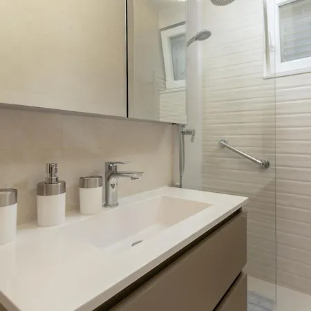 Sky, Free Private Parking Lejlighed