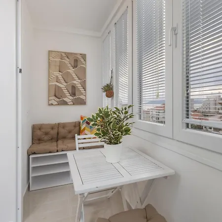 Sky, Free Private Parking