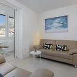 Sky, Free Private Parking Apartment *