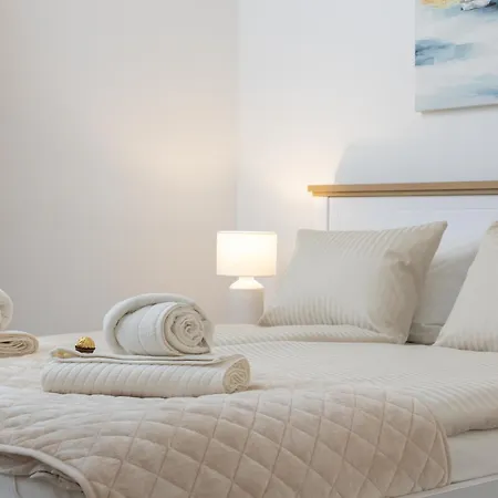 Sky, Free Private Parking 马卡尔斯卡