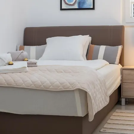 Sky, Free Private Parking 马卡尔斯卡