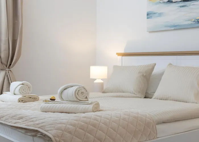 Sky, Free Private Parking מאקרסקה