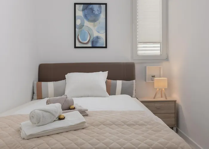 Sky, Free Private Parking מאקרסקה