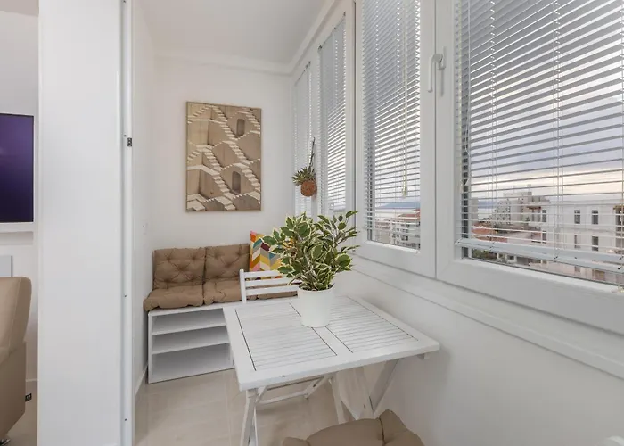 Sky, Free Private Parking