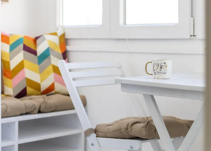 Sky, Free Private Parking Apartment