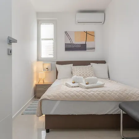 Sky, Free Private Parking