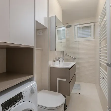 Sky, Free Private Parking *