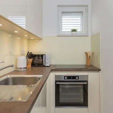 Sky, Free Private Parking