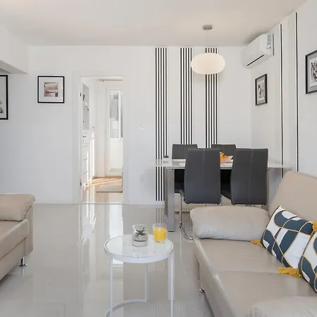 Sky, Free Private Parking Lägenhet *