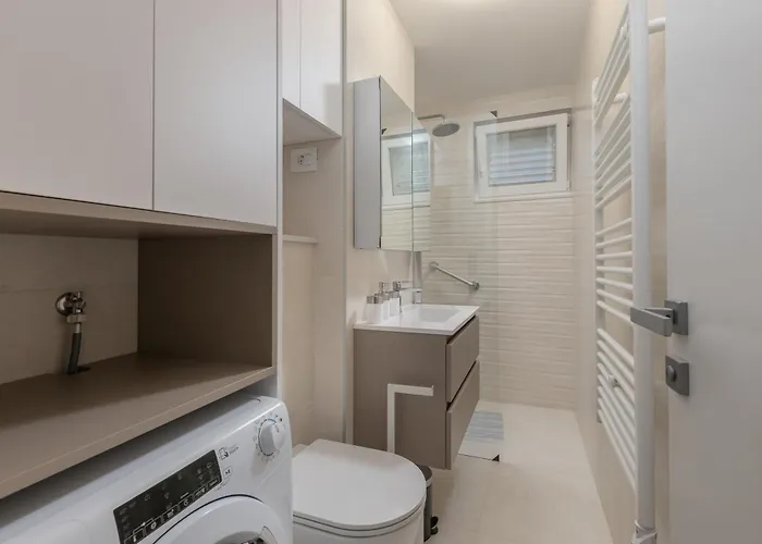 Sky, Free Private Parking *